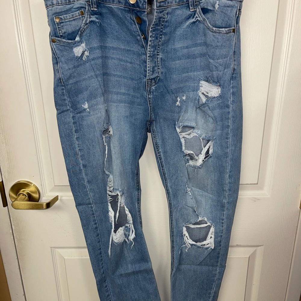 Fashionnova ripped jeans